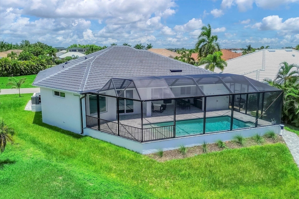 Punta Gorda 3-Bedroom Canalfront Vacation Home with Pool 3 Home