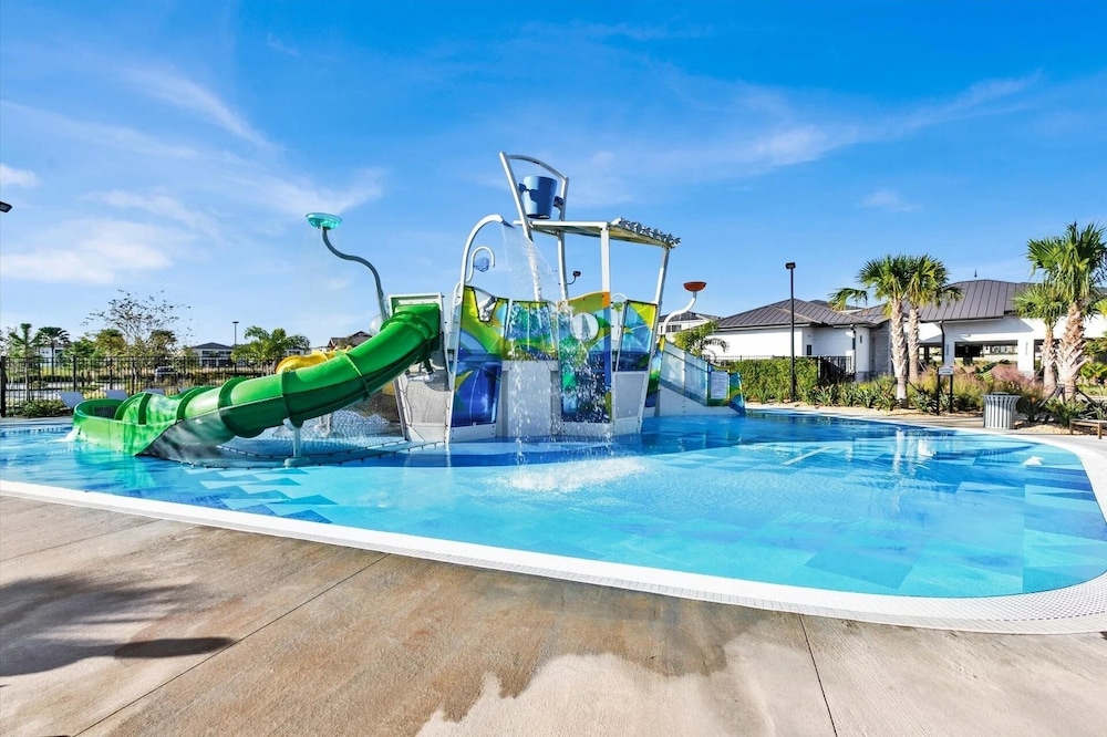 ChampionsGate Resort 10 Bedroom Vacation Home - Includes resort clubhouse amenity access! 10 Home