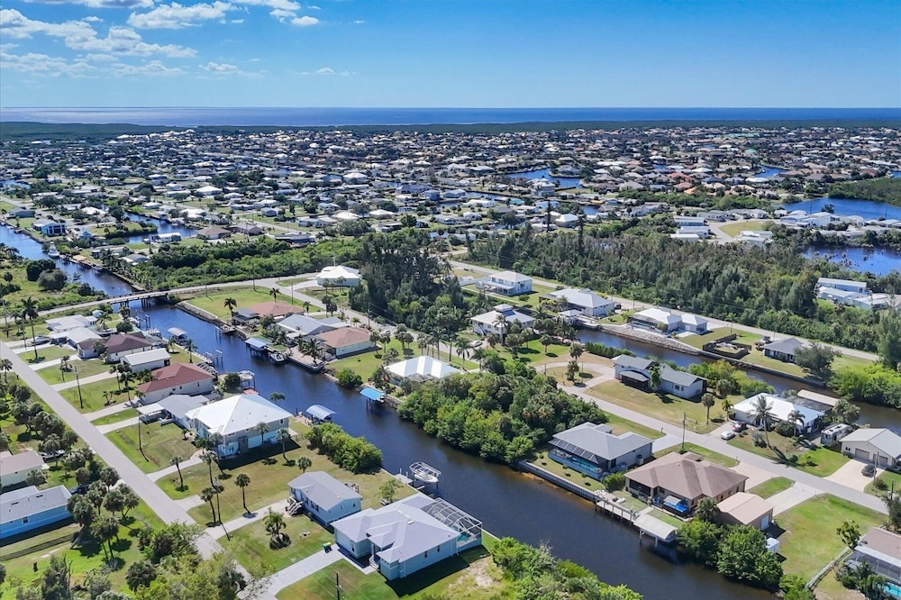 Punta Gorda 4-Bedroom Private Pool Home on Canal 4 Home