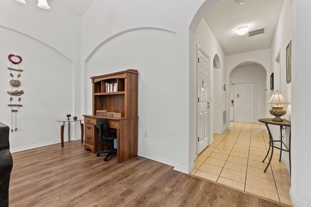 4 Bedroom Private Pool+Spa Home 8 Miles to Disney 4 Home