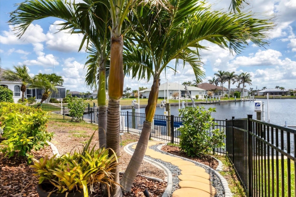 Punta Gorda Isles 4-Bedroom Private Pool Home on Canal 4 Home