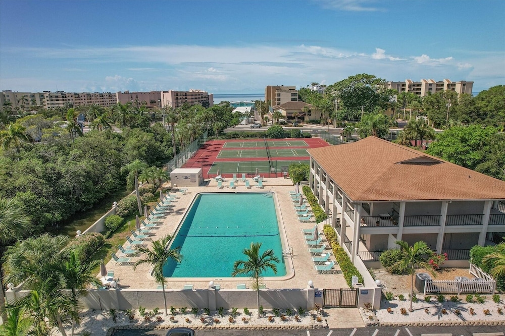 Anchorage Resort 5th Floor 2 bedroom condo with Beach Access 2 Condo