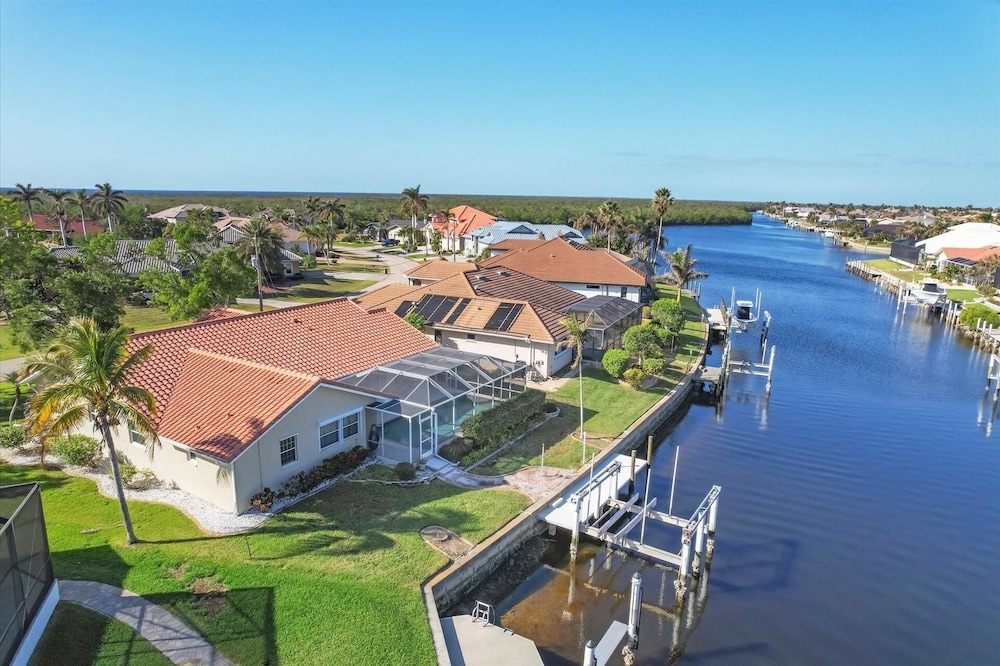Punta Gorda 3-Bedroom Canalfront Pool Home with Dock 3 Home