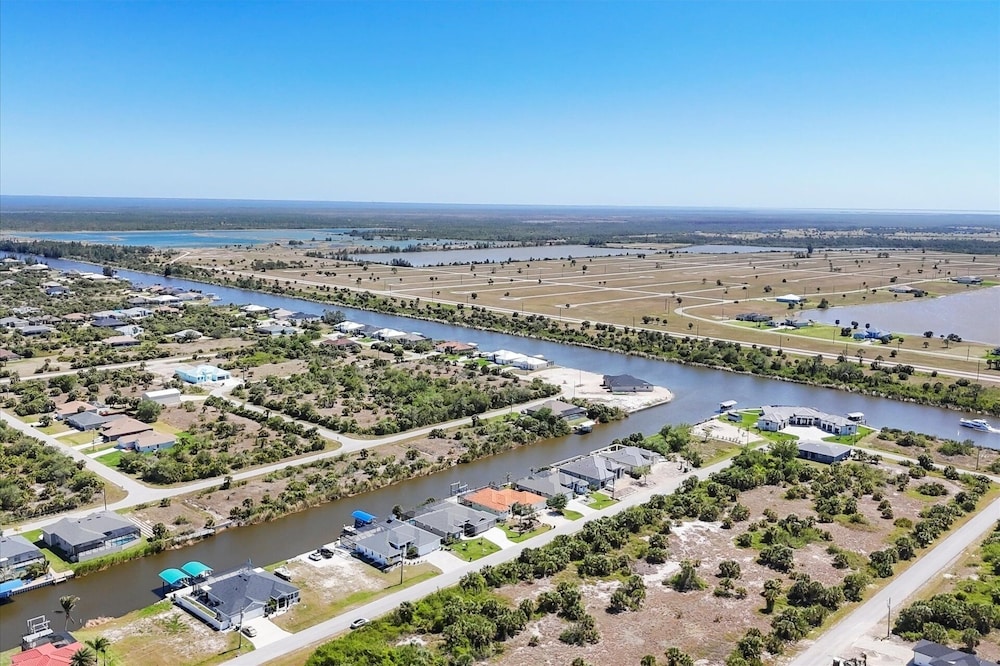 South Gulf Cove 3 Bedroom Pool + Spa on Canal Private Home 3 Home