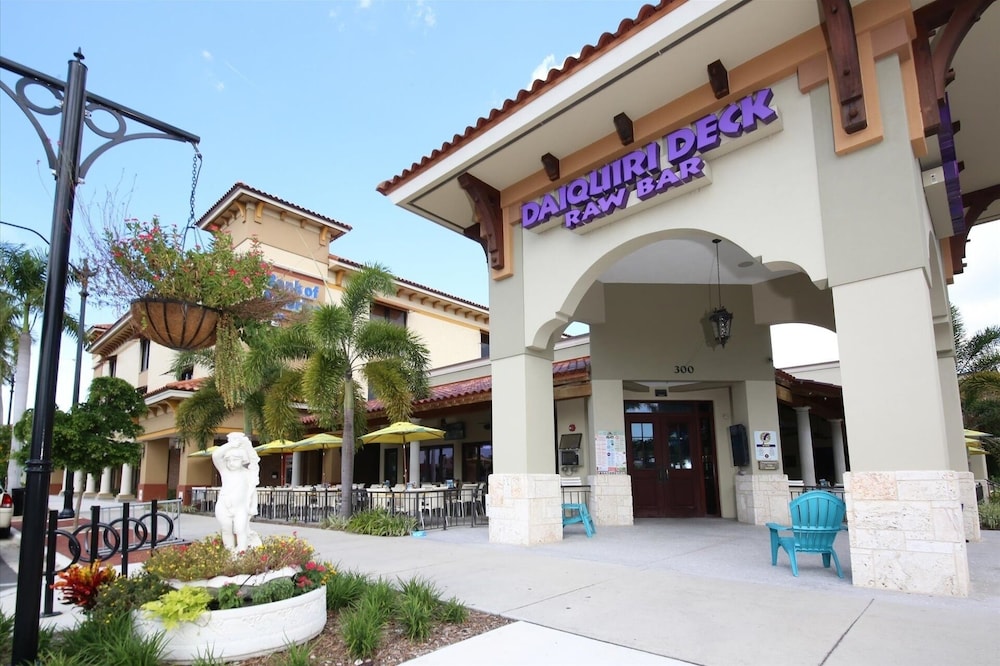 Venice Beach 2 Bedroom Condo with Beach Access+Community Pool 2 Condo