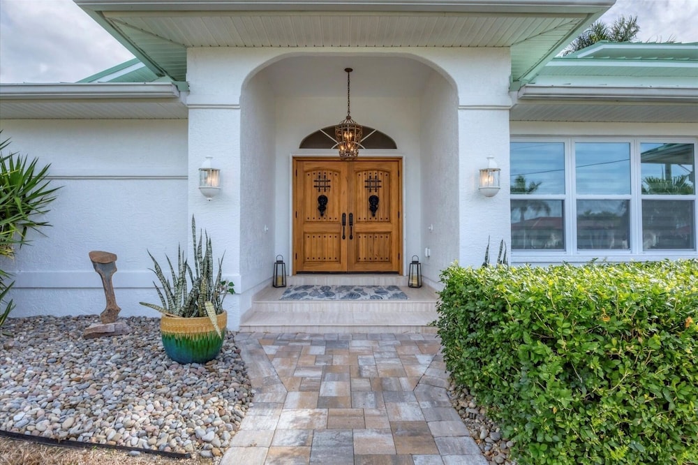 Punta Gorda Isles Private Pool Vacation Home - Waterfront Canal Views 4 Bedroom Home