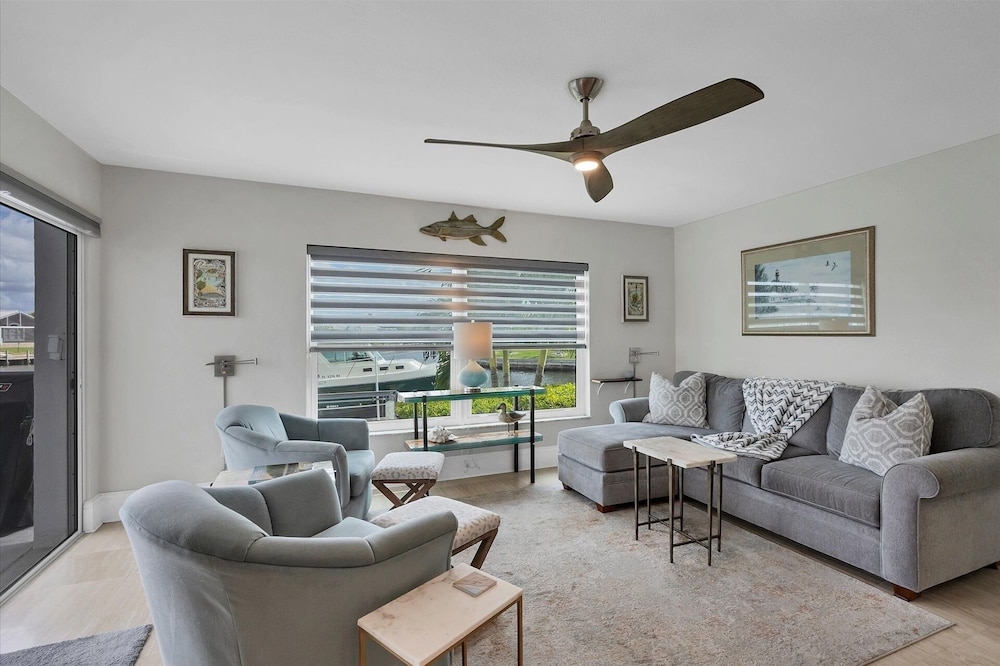 Punta Gorda Isles Private Pool Vacation Home - Waterfront Canal Views 4 Bedroom Home