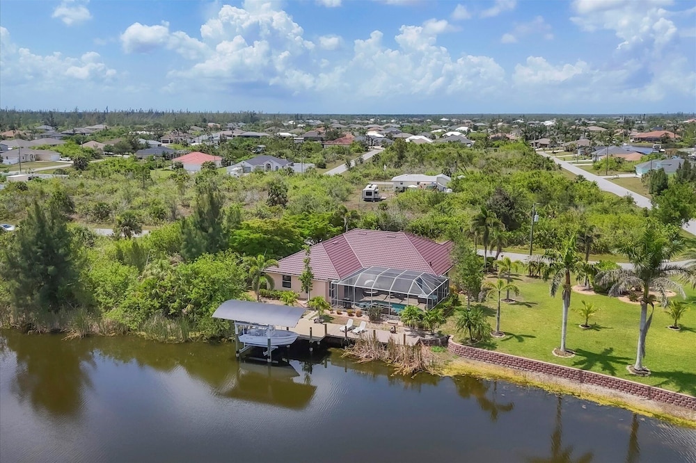 South Gulf Cove Private Vacation Home With Pool And Hot Tub - Only 15 Minutes To Swfl Beaches! 4 Bedroom Home