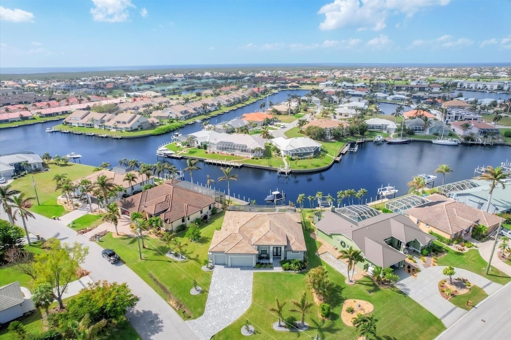 Punta Gorda 3-Bedroom Canalfront Pool Home with Dock 3 Home