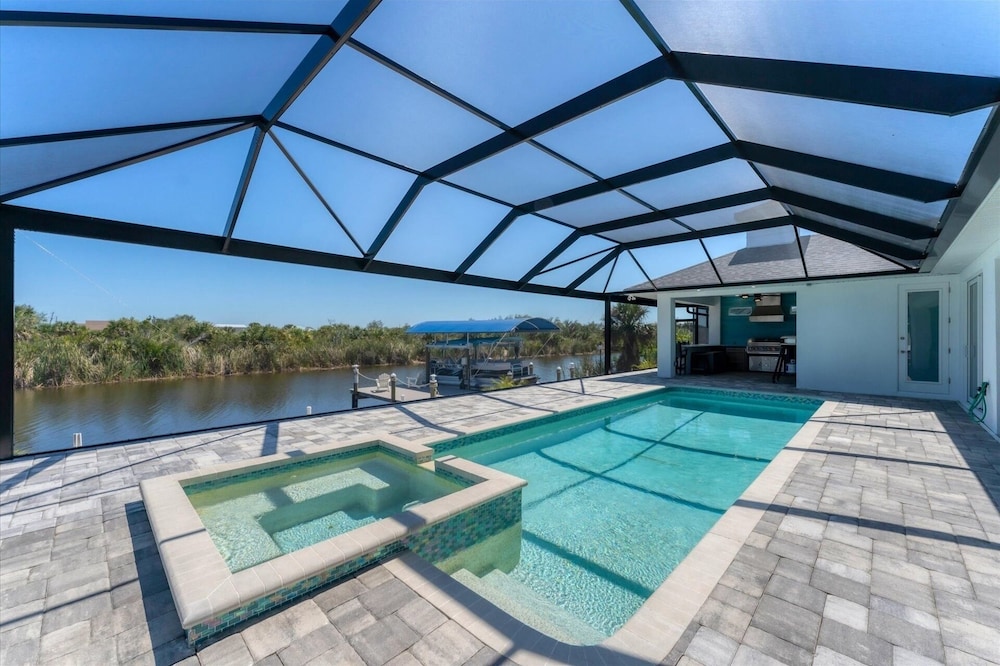 South Gulf Cove 3 Bedroom Pool + Spa on Canal Private Home 3 Home