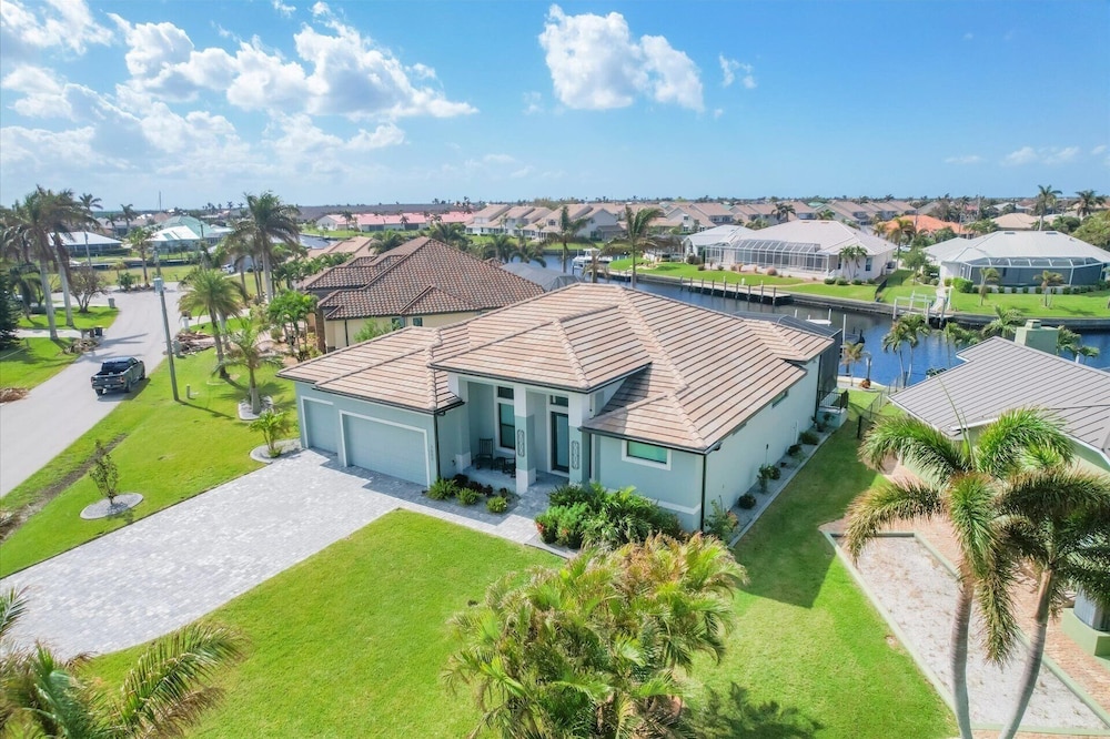 Punta Gorda 3-Bedroom Canalfront Pool Home with Dock 3 Home