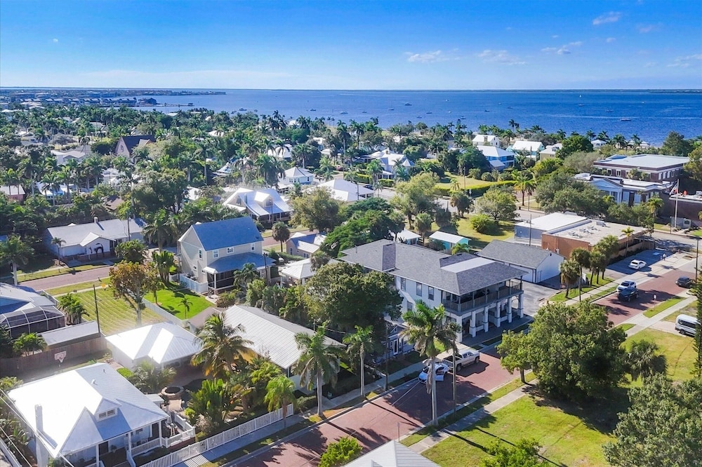 Punta Gorda Isles 2 Bedroom Private Home 2 Home