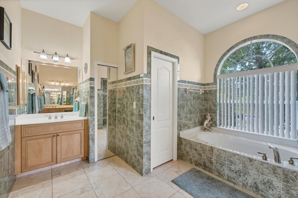South Gulf Cove Private Vacation Home With Pool And Hot Tub - Only 15 Minutes To Swfl Beaches! 4 Bedroom Home
