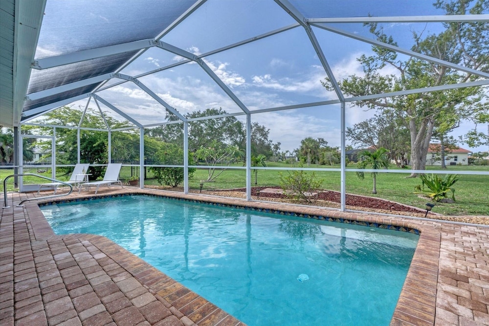 Punta Gorda Isles South Facing Pool, Dog Friendly, Less Than 2 Miles To Downtown 3 Bedroom Home