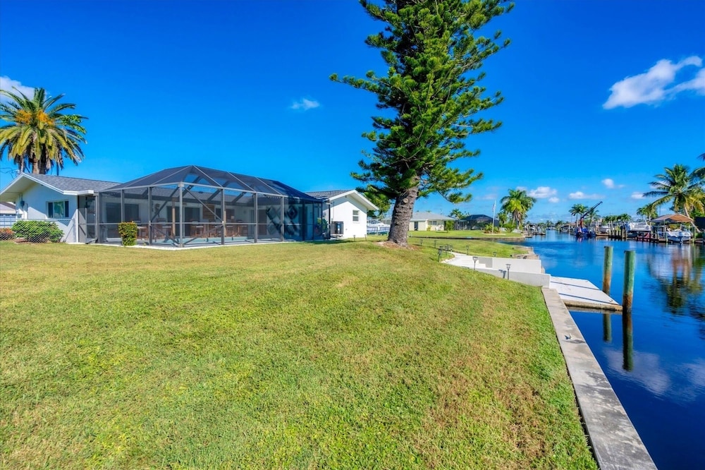 Cape Coral 3 Bedroom Private Pool Home - Canal Access 3 Home