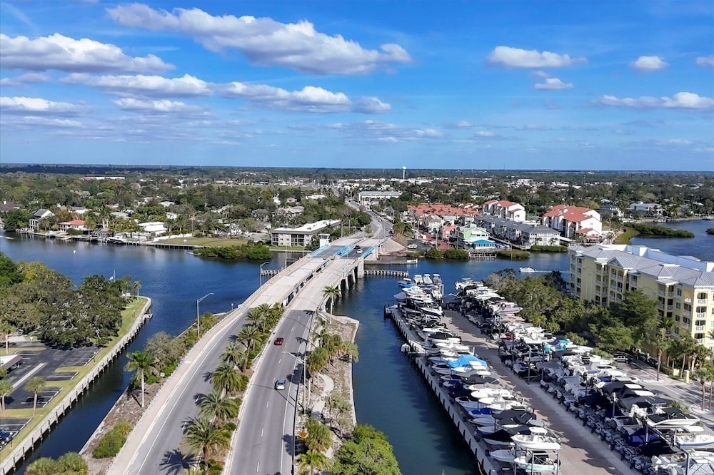 Anchorage Resort 2 bedroom, 4th Floor Condo Southern View Siesta Key 2 Condo