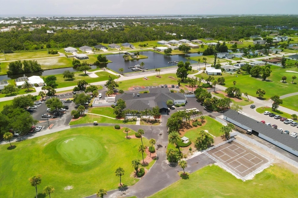 Rotonda West 2 Bedroom Condo w Lanai 9 miles to Gulf Beaches 2 Condo
