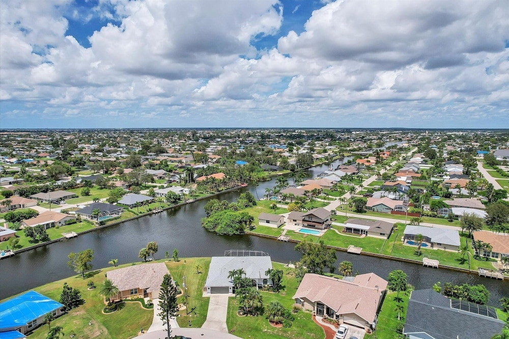 Cape Coral 3-Bedroom Canalfront Pool Vacation Home with Dock 3 Home