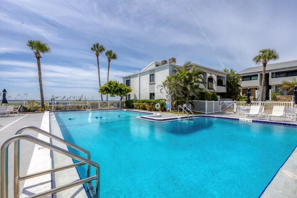 Venice Beach 2 Bedroom Condo with Beach Access+Community Pool 2 Condo