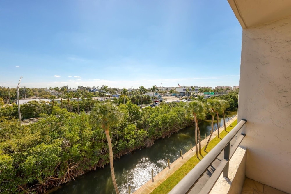Anchorage Resort 2 bedroom, 4th Floor Condo Southern View Siesta Key 2 Condo