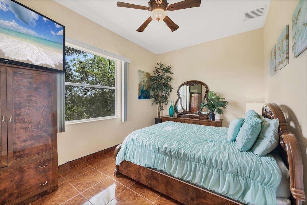 South Gulf Cove Private Vacation Home With Pool And Hot Tub - Only 15 Minutes To Swfl Beaches! 4 Bedroom Home