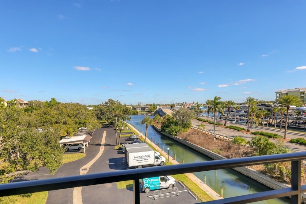 Anchorage Resort 2 bedroom, 4th Floor Condo Southern View Siesta Key 2 Condo