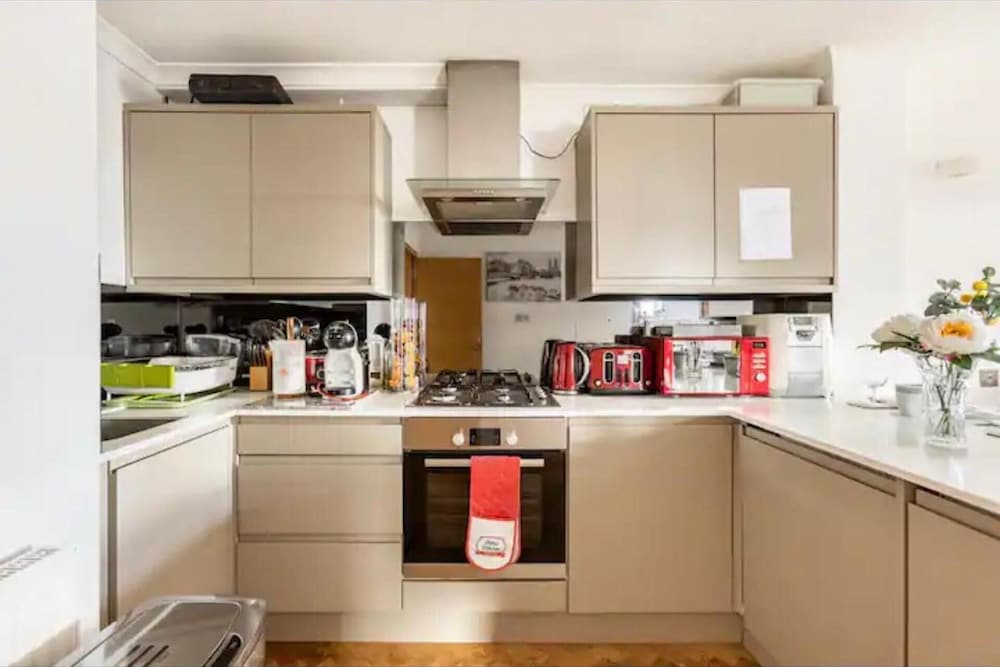 Highfield Avenue Cozy Apartment in London