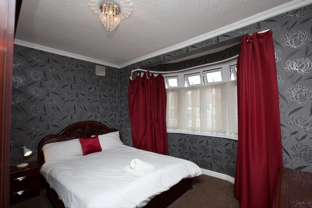Stunning Spacious Bungalow With Ample Parking