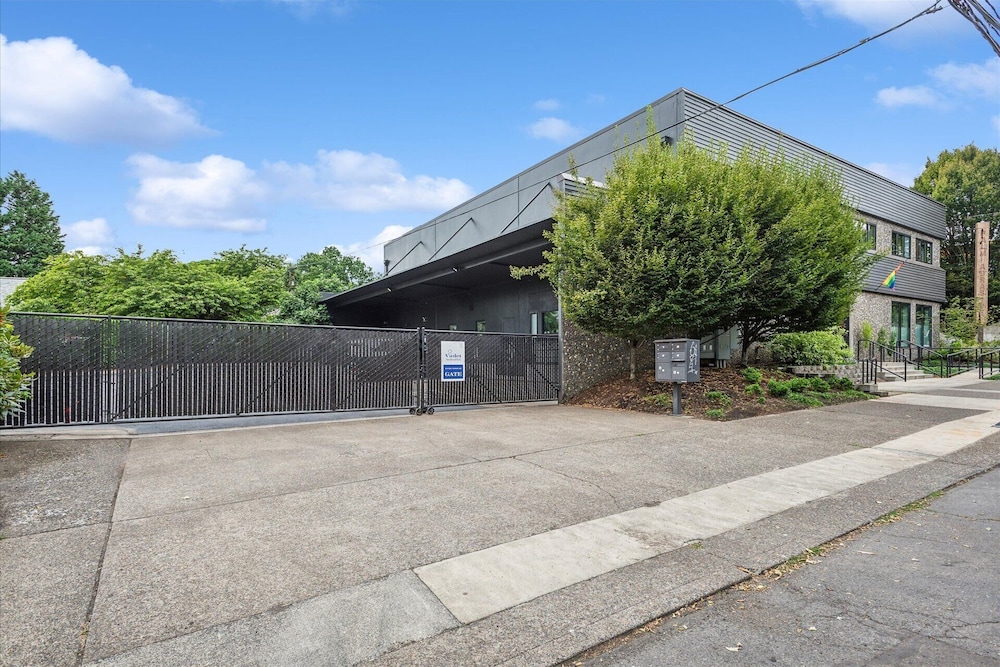 Hotel Violet Suites Pdx