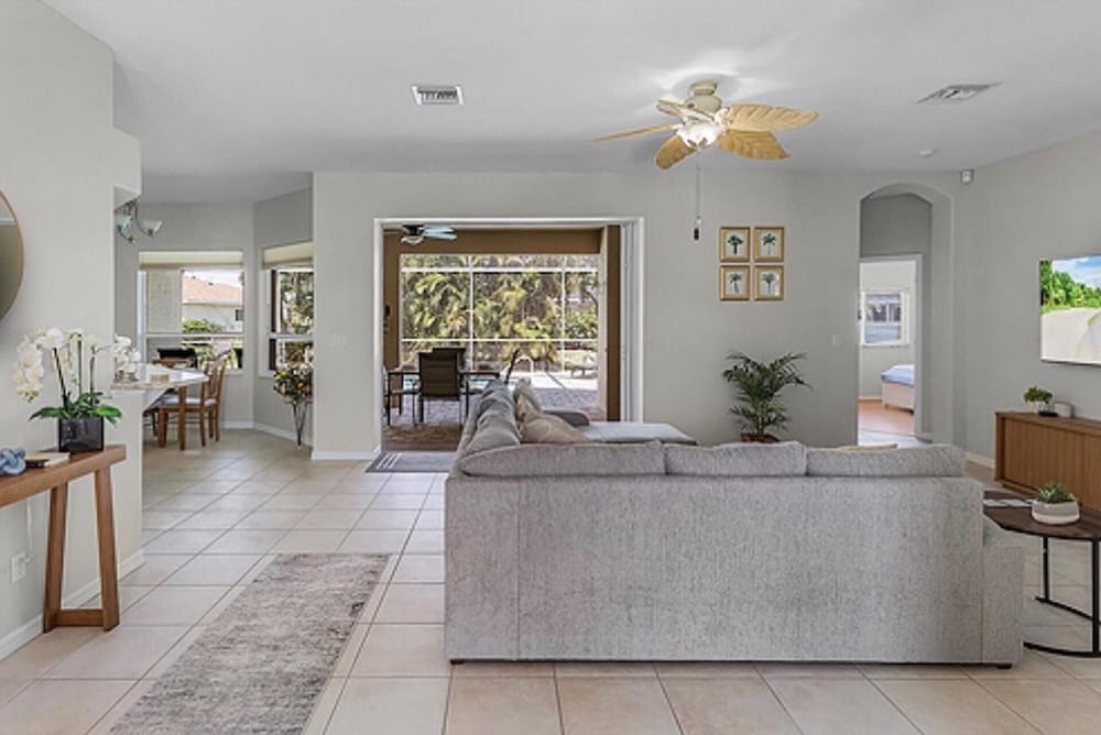 Family Friendly - Private Pool - Sleeps 10