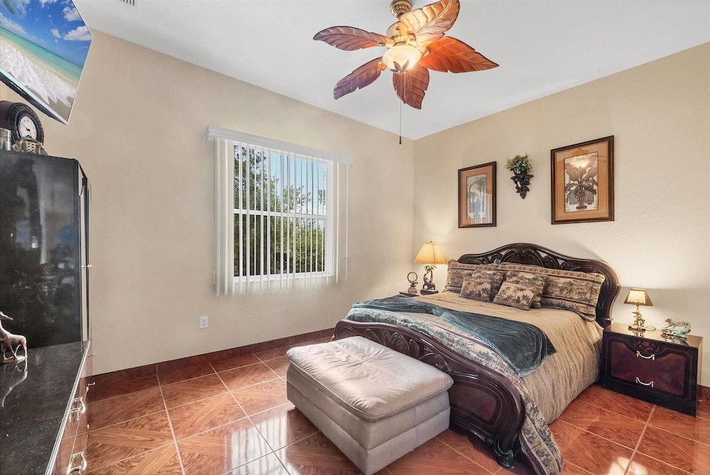 South Gulf Cove Private Vacation Home With Pool And Hot Tub - Only 15 Minutes To Swfl Beaches! 4 Bedroom Home