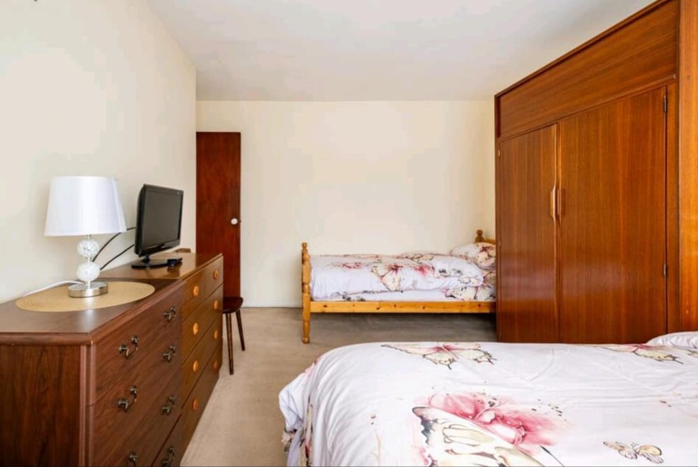 3BR House/garden/patio/7 Guests/fireplace/parking