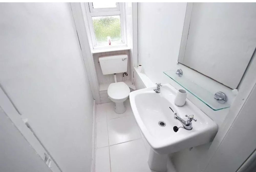 Flat in Glasgow,close to all Local Amenities,