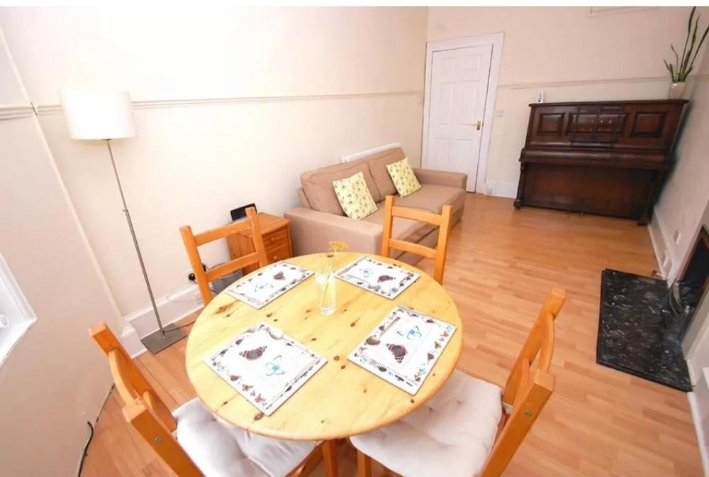 Flat in Glasgow,close to all Local Amenities,