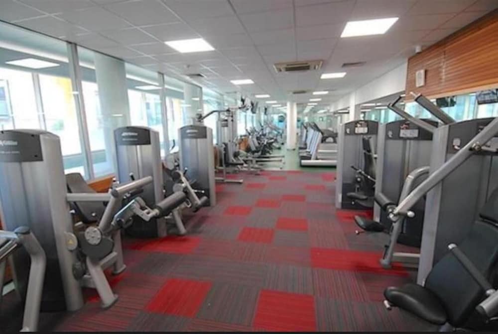 1br-4guests-pool-gym-parking-neargreenwich