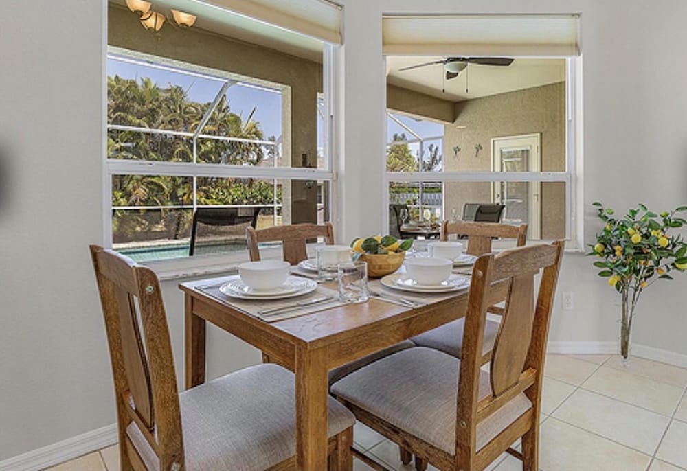 Family Friendly - Private Pool - Sleeps 10