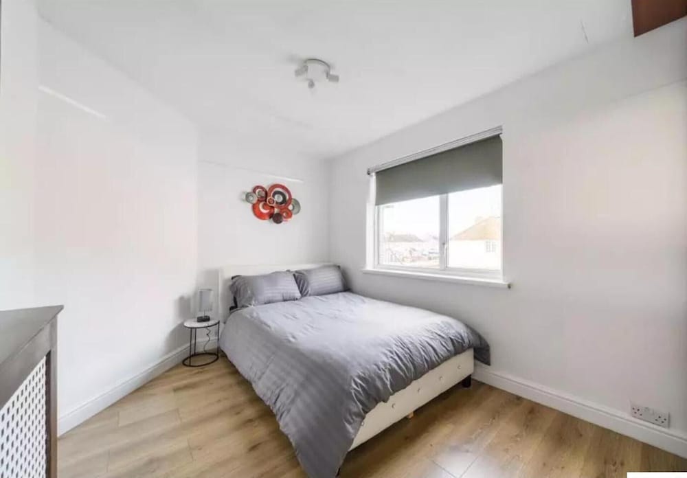 2br-sleeps6-parking-garden-nearlondon