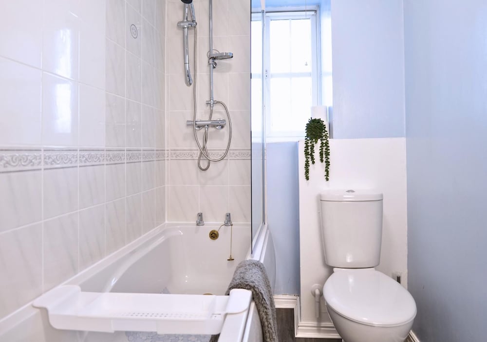 2 Bedrooms - 3 Beds - Quiet Retreat - Parking