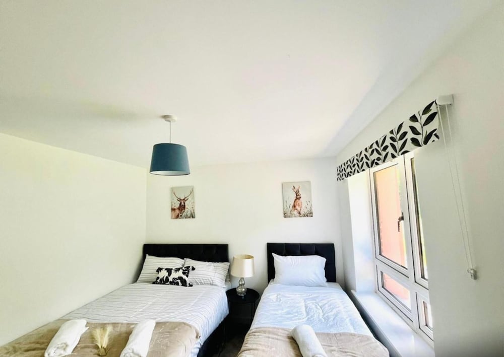 Honeybee Haven Retreat - 3 Bed House view 5