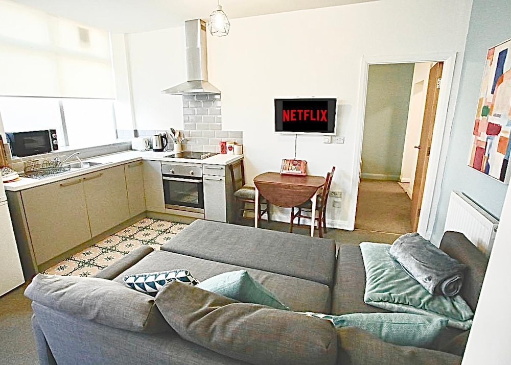 Modern Central Edwardian Apartment 4pp Private Ent