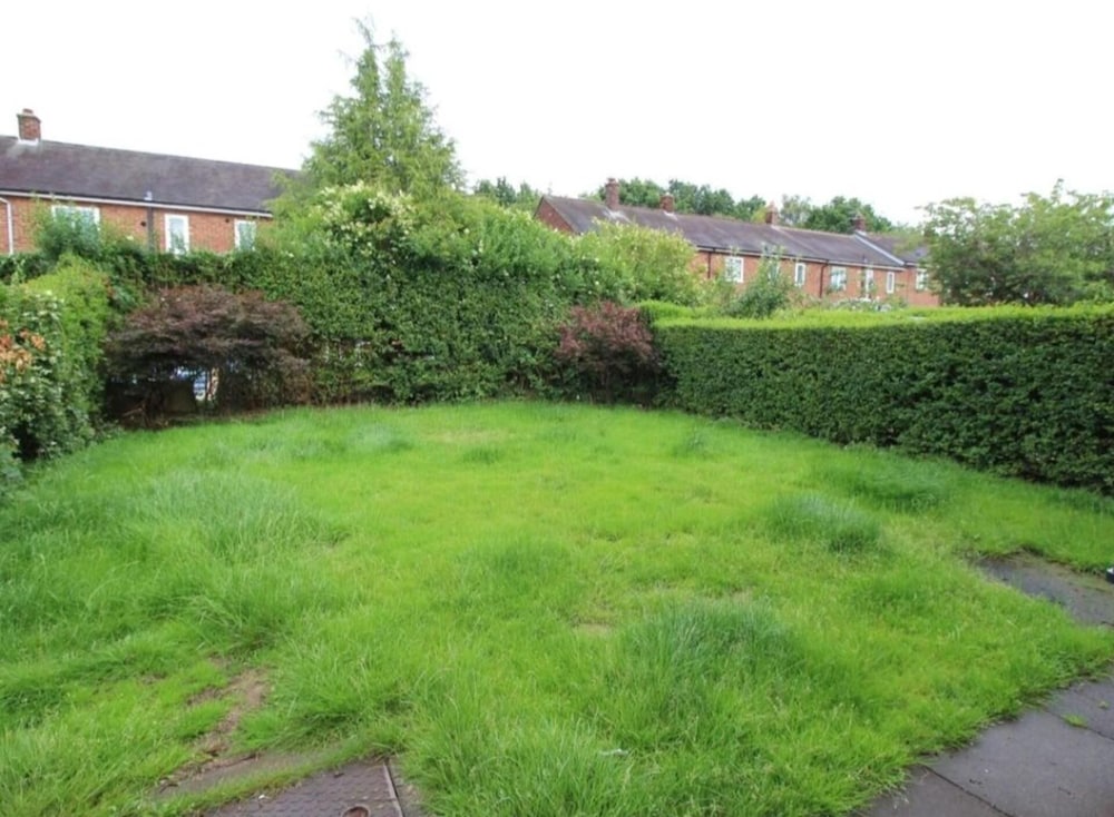 Inviting 5-bed House in Stockport Bramhall view 2