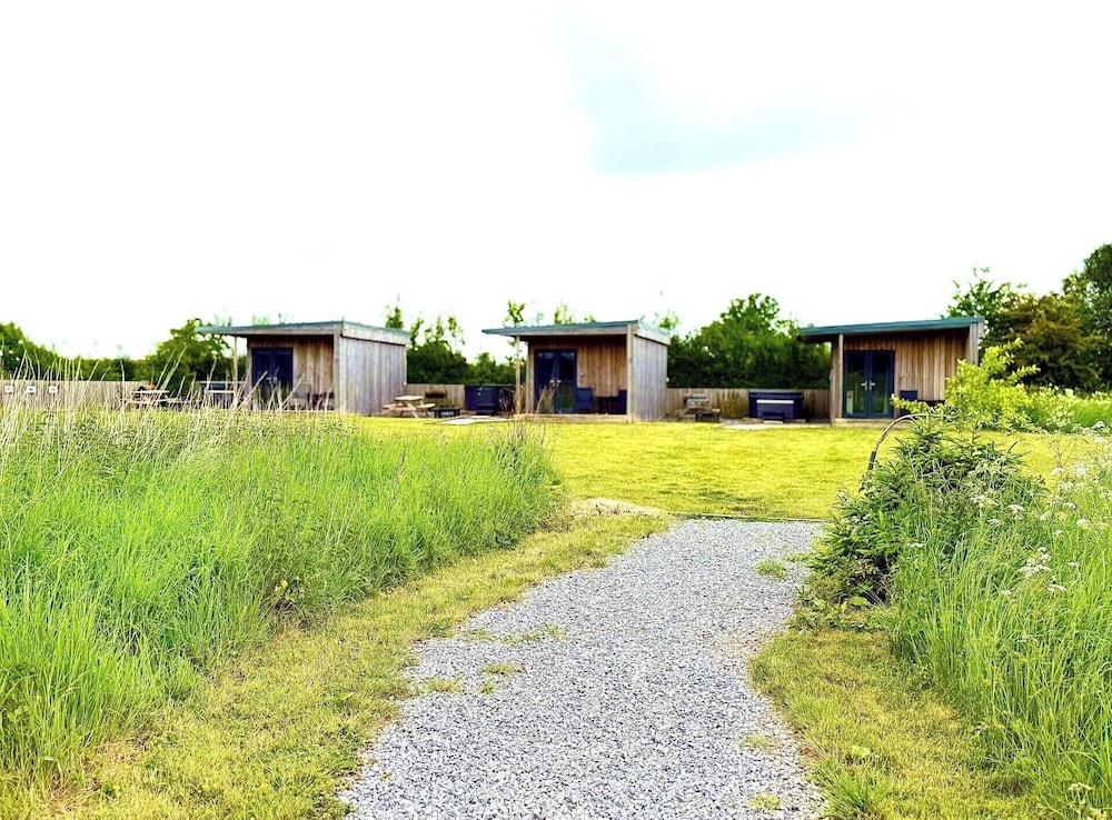 Paulton - Sleeps 2 - Petfriendly - Hottub - Garden