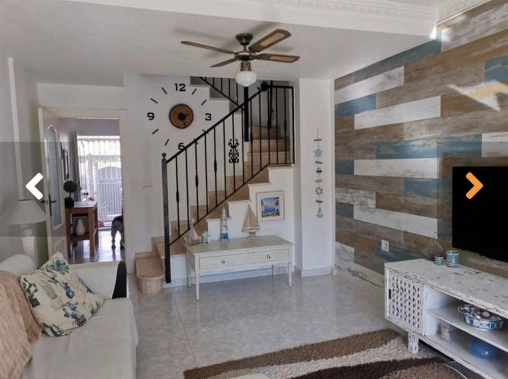 Orihuela Costa, Sleeps 6 With Roof Terrace & Pool