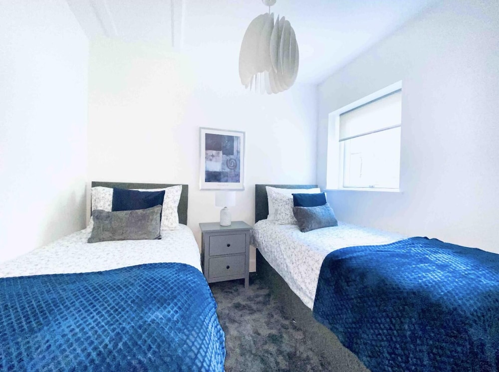 Exclusive 4-bed House 10 Minutes From Newcastle view 2