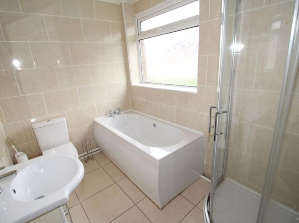 Inviting 5-bed House in Stockport Bramhall view 5