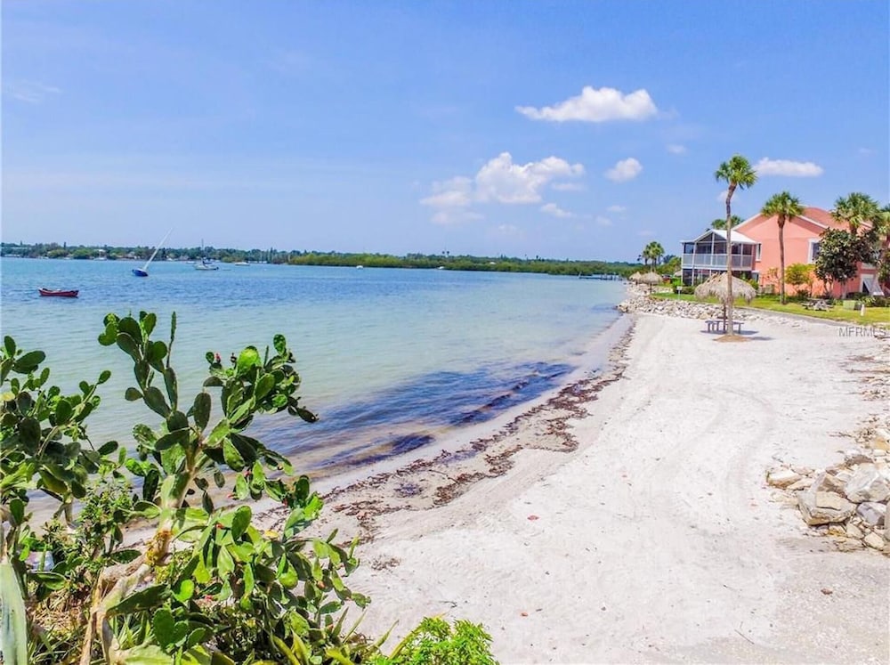 Bermuda Bay by Affordable Beach Condos