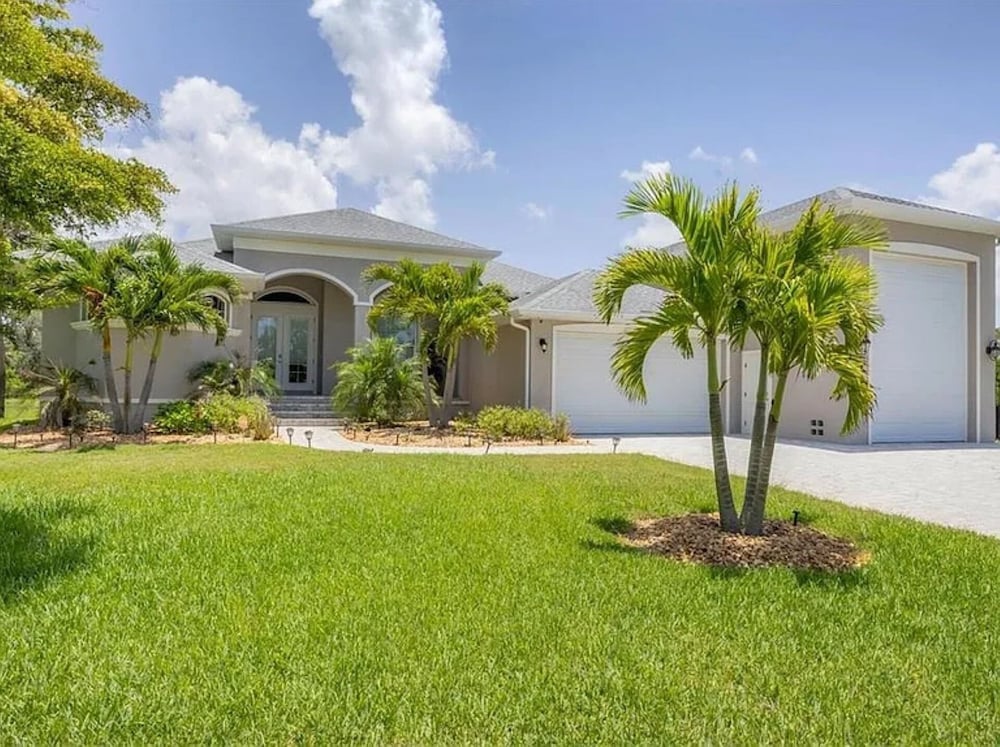 The Sanctuary - Private Pool+spa Vacation Home - Only 5 Minutes To The Gulf Coast! 3 Bedroom Home