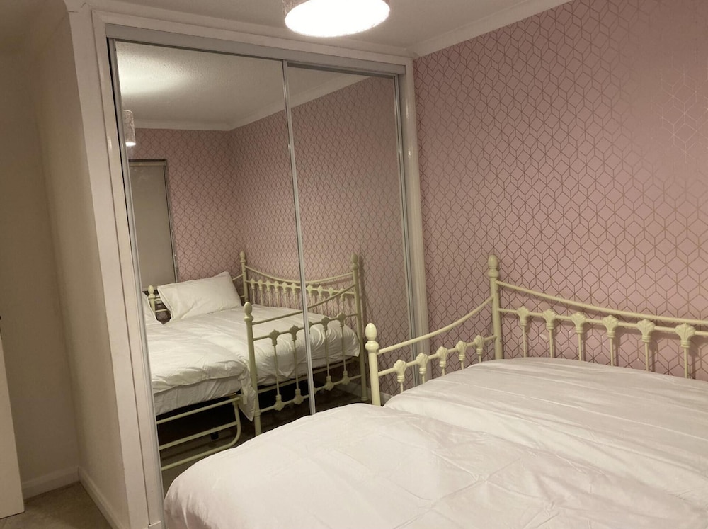 Cozy Apartment in Glasgow City Centre, Scotland view 2