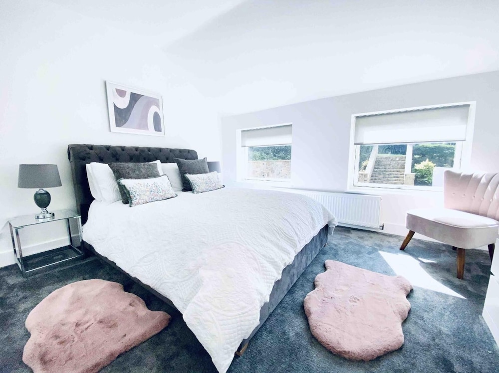 Exclusive 4-bed House 10 Minutes From Newcastle view 4