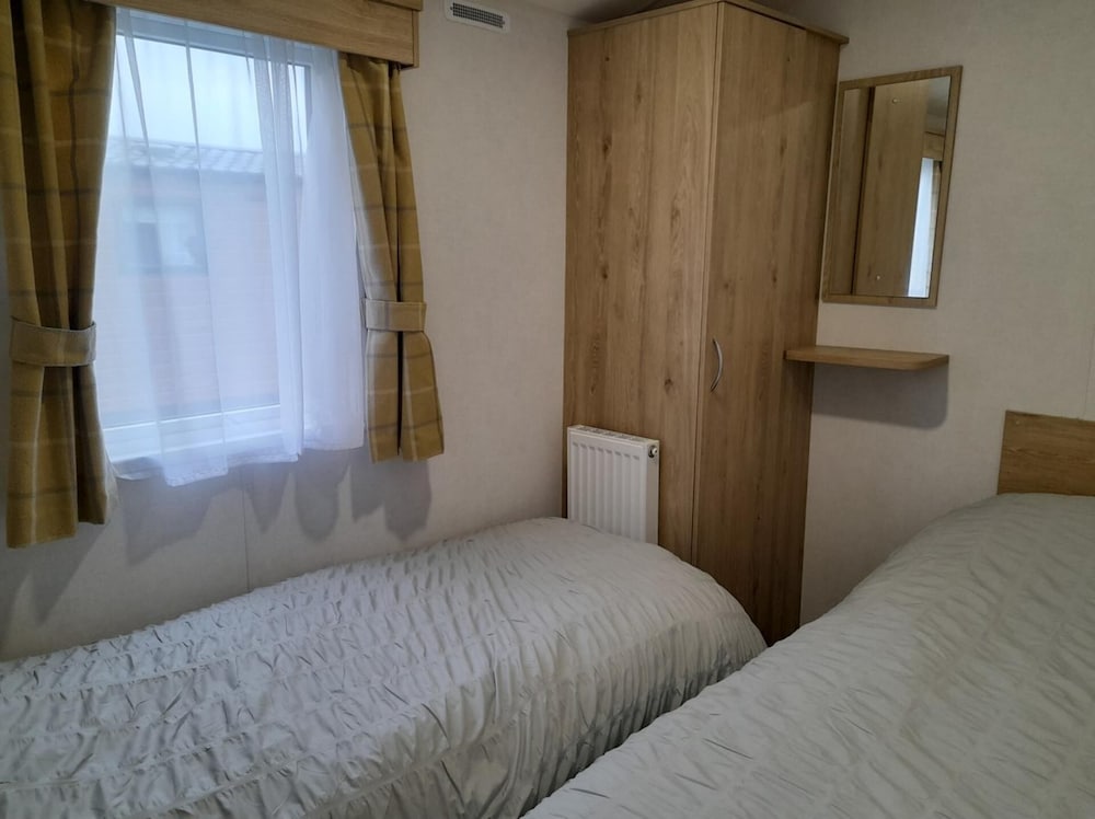 12A Beautiful Lodge Home For Hire 2 Bedrooms view 5